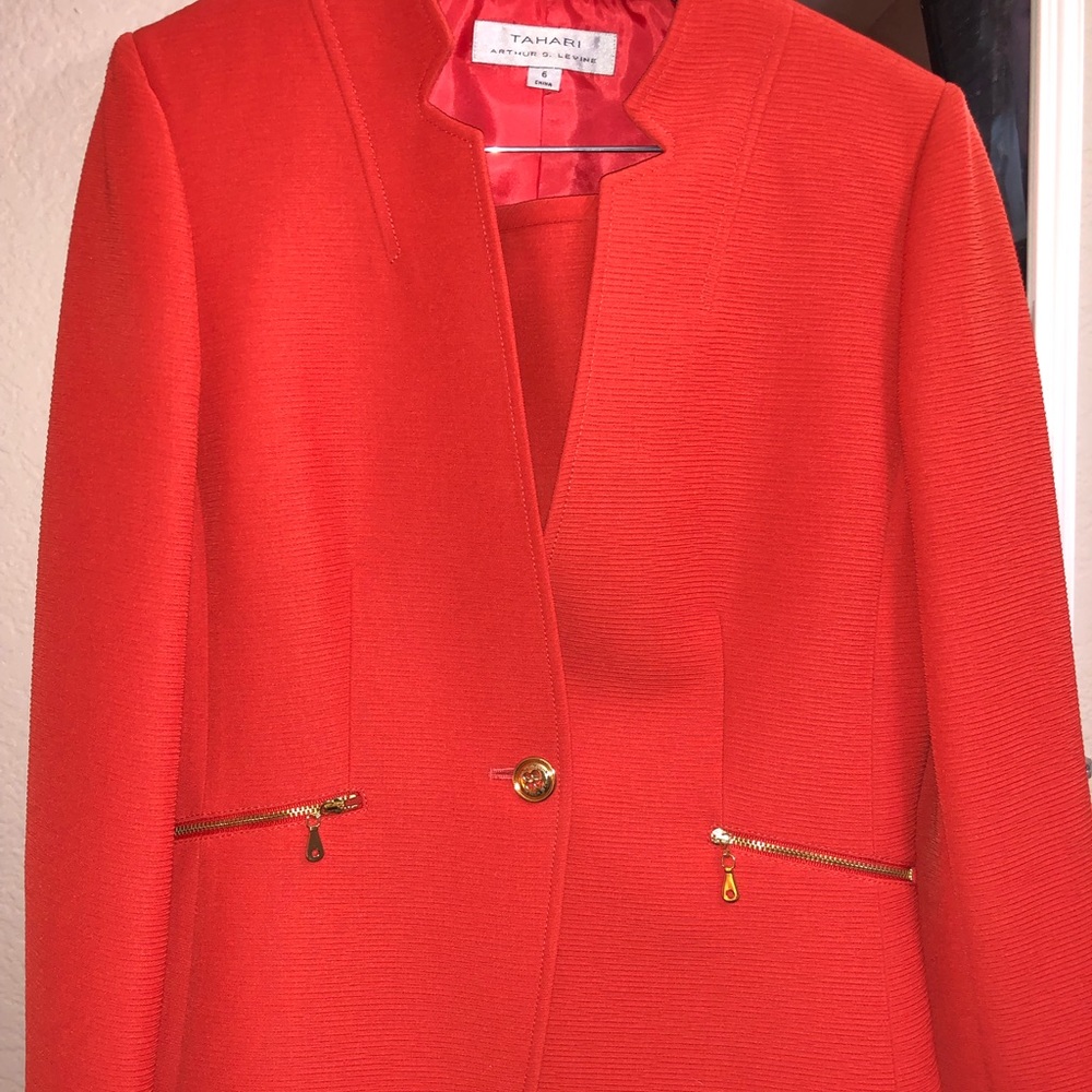 Tahari Skirt Suit size 6